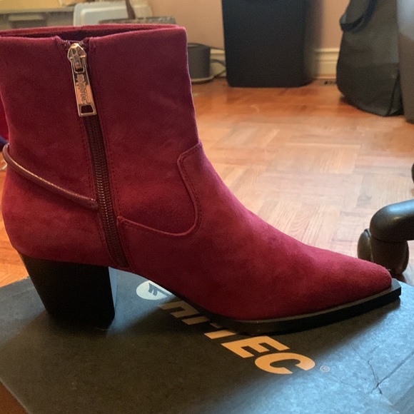 Red sued ankle boots - Picture 2 of 5